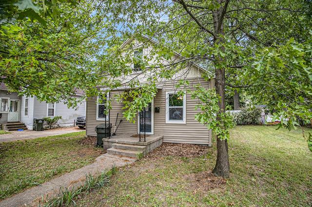 front view picture of 1355 Kingsley Street, Muskegon, MI. 49442