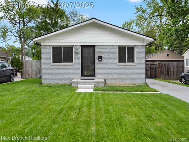 front view picture of 94 School Ave, Clawson, MI. 48017