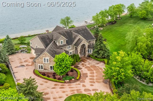 front view picture of 10611 Lighthouse Pt Drive, South Lyon, MI. 48178