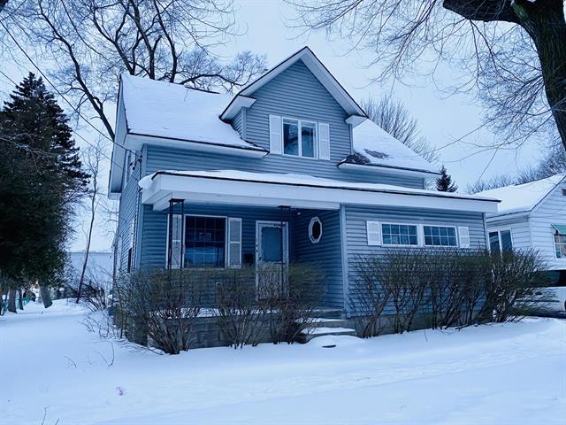 front view picture of 149 Jackson Street, Manistee, MI. 49660