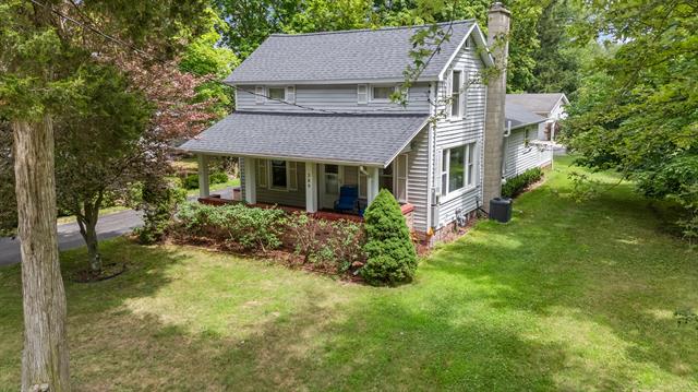 front view picture of 389 Hillsdale Street, Hillsdale, MI. 49242