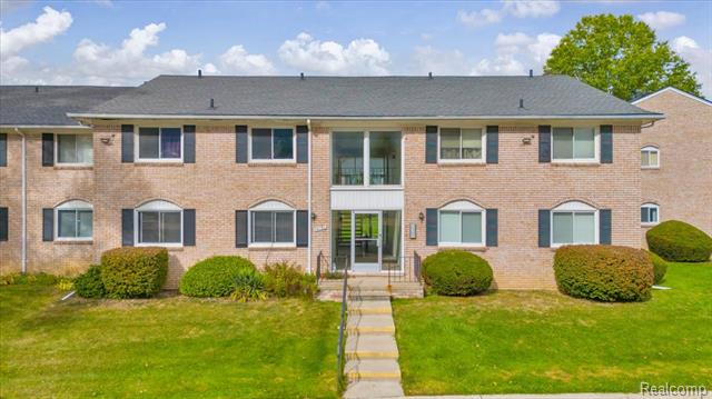 front view picture of 14191 Ivanhoe, Sterling Heights, MI. 48312