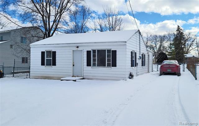 front view picture of 1132 Wisner Street, Mount Morris, MI. 48458
