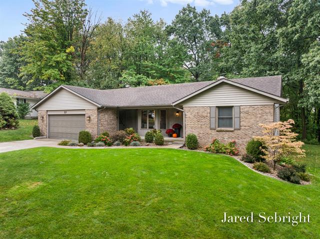 front view picture of 37 Canyonnw  Drive, Grand Rapids, MI. 49504