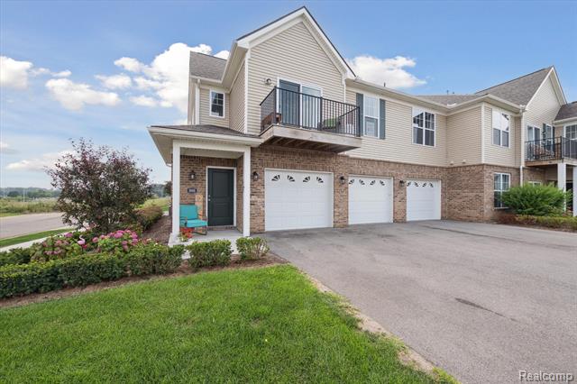 front view picture of 9868 Ridge Run, Howell, MI. 48855