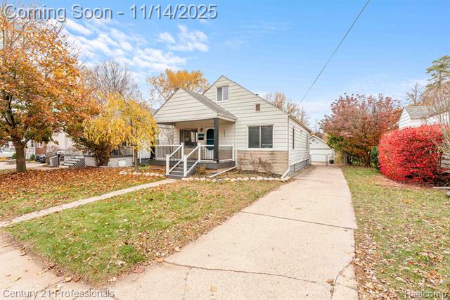 front view picture of 290 Broadacre Ave, Clawson, MI. 48017