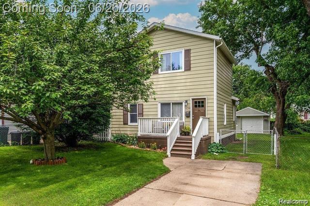 front view picture of 629 Bowers St, Clawson, MI. 48017