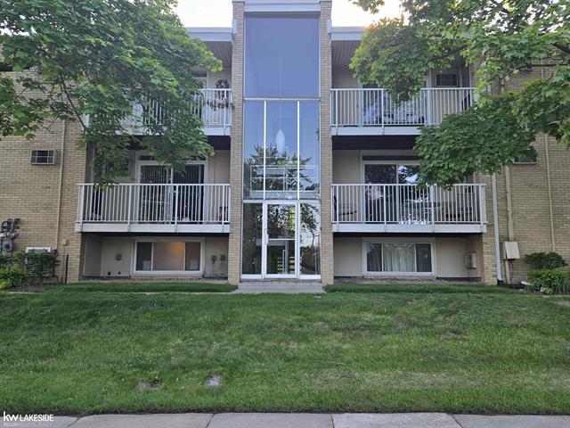 front view picture of 4909 Crooks Rd, Royal Oak, MI. 48073
