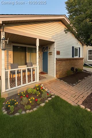 front view picture of 236 Kinross Ave, Clawson, MI. 48017