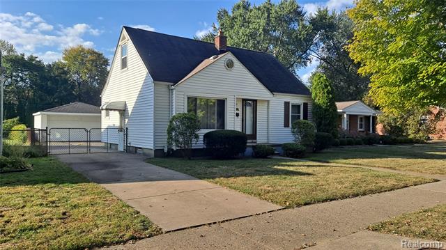 front view picture of 940 Coolidge Ave, Clawson, MI. 48017