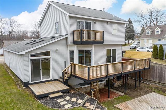 front view picture of 6522 Bennett Lake Road, Fenton, MI. 48430