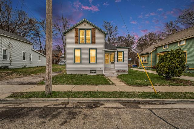front view picture of 723 Baxter Street Se, Grand Rapids, MI. 49503