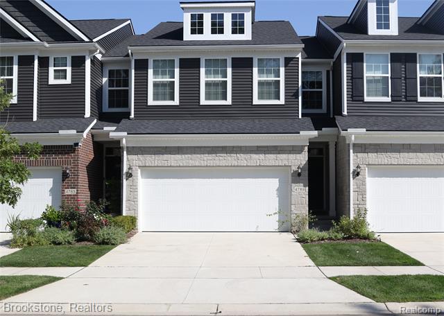 front view picture of 4789 Glenora Drive, Lake Orion, MI. 48359