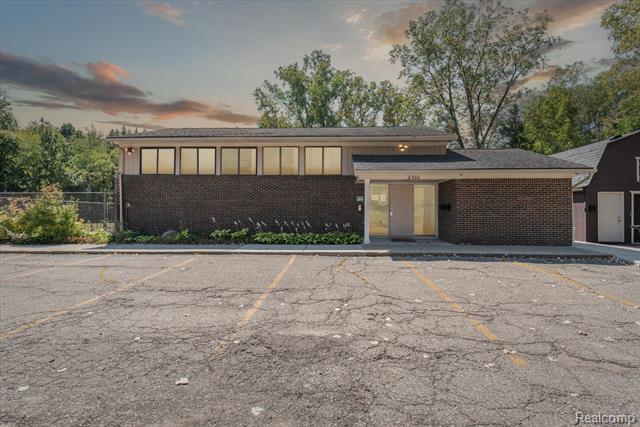 front view picture of 8346 Lakeview Drive, Ypsilanti, MI. 48198