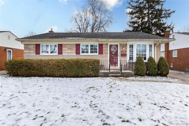 front view picture of 320 N Batchewana Ave, Clawson, MI. 48017