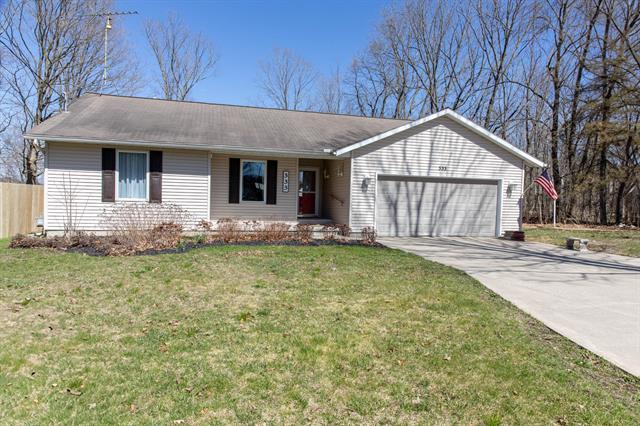 front view picture of 333 Quarterline Street, Newaygo, MI. 49337