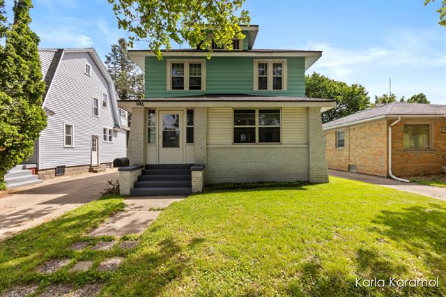 front view picture of 946 Lake Michigan Drive Nw, Grand Rapids, MI. 49504