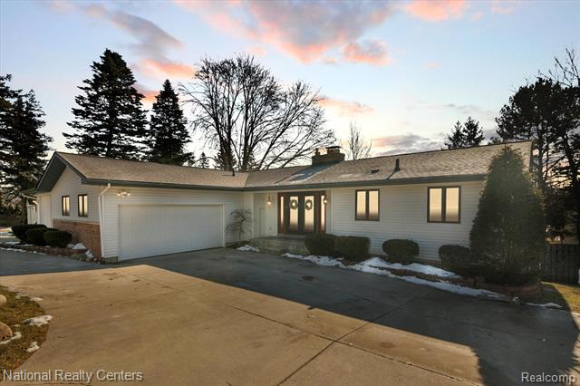 front view picture of 11874 Stoney Ridge Road, Brighton, MI. 48114