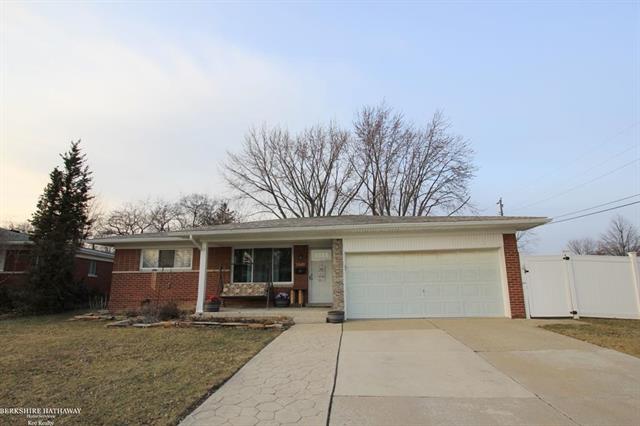 front view picture of 32645 Whitley Cir., Warren, MI. 48088