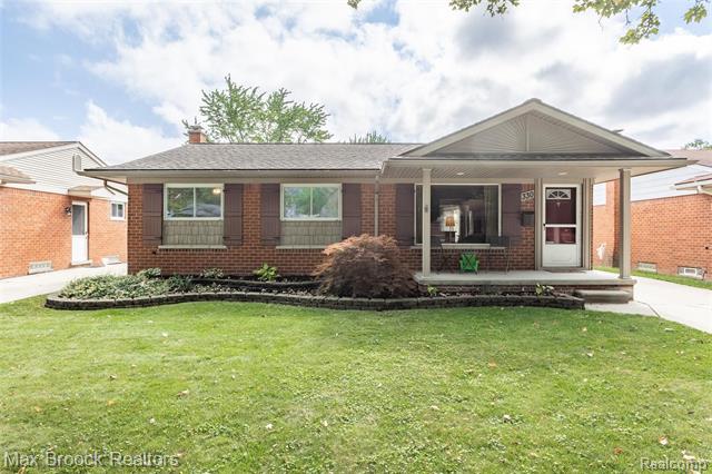 front view picture of 330 N Chocolay Ave, Clawson, MI. 48017