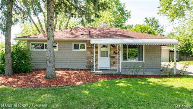 front view picture of 2498 Edwards Street, Grand Blanc, MI. 48439