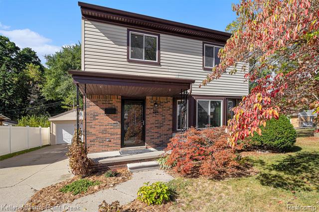 front view picture of 321 N Washington Ave, Clawson, MI. 48017