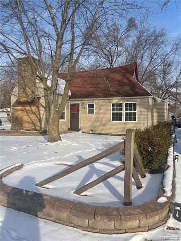 front view picture of 74 Longfellow Road, Whitmore Lake, MI. 48189