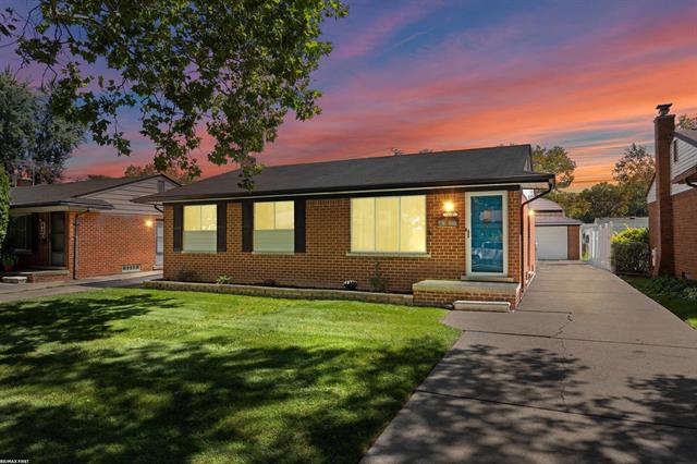 front view picture of 410 N Chocolay Ave, Clawson, MI. 48017