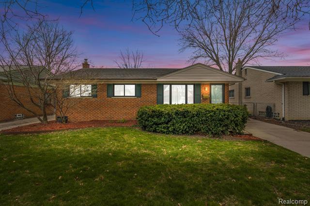 front view picture of 419 N Webik Ave, Clawson, MI. 48017
