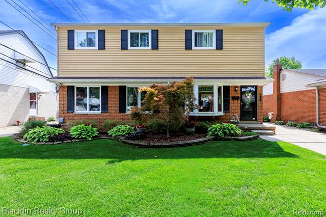 front view picture of 430 N Batchewana Ave, Clawson, MI. 48017