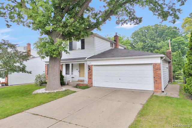 front view picture of 450 N Bywood Ave, Clawson, MI. 48017