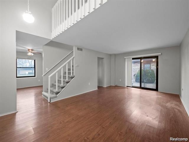 front view picture of 5025 Crooks Rd, Royal Oak, MI. 48073