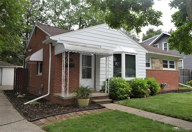 front view picture of 851 Grant Ave, Clawson, MI. 48017