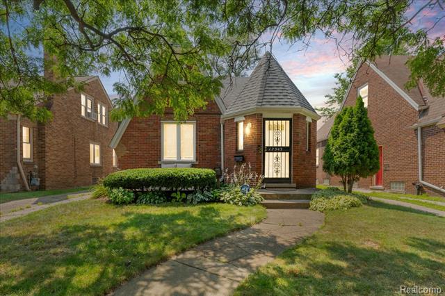 front view picture of 17343 Ilene Street, Detroit, MI. 48221