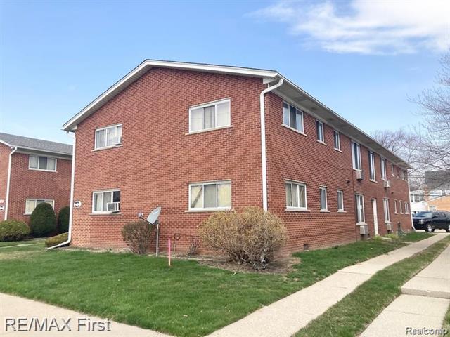 front view picture of 15249 E 9 Mile Rd Unit 1, Eastpointe, MI. 48021