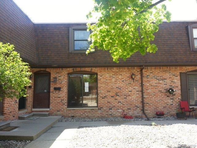 front view picture of 5045 Crooks Rd, Royal Oak, MI. 48073