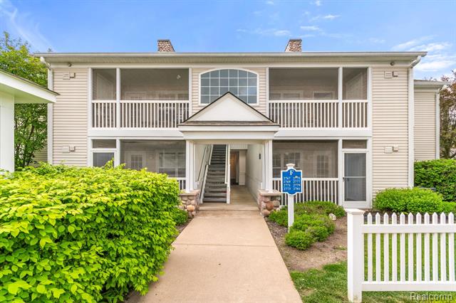front view picture of 2781 S Knightsbridge Circle, Ann Arbor, MI. 48105