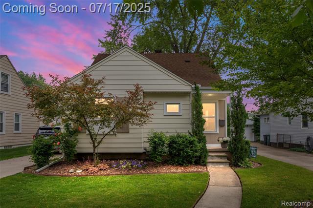 front view picture of 518 Roth Blvd, Clawson, MI. 48017