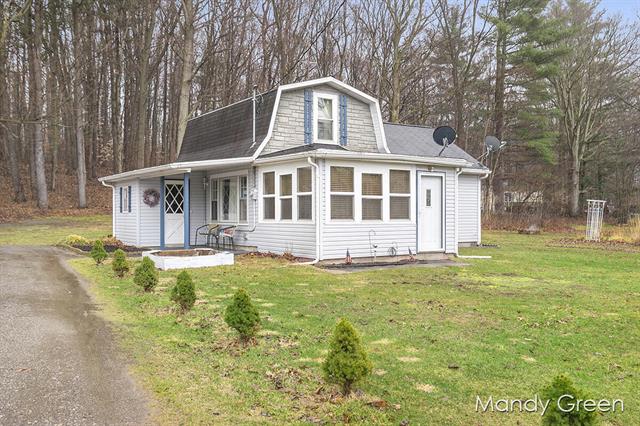 front view picture of 430 N Vickeryville Road, Stanton, MI. 48888