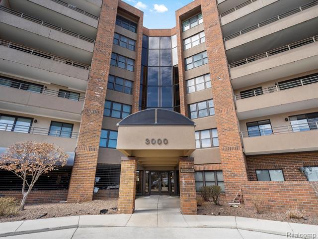 front view picture of 3103 Country Club Drive, Saint Clair Shores, MI. 48082
