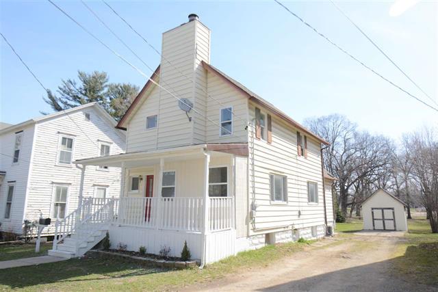 front view picture of 608 N Hickory, Owosso, MI. 48867