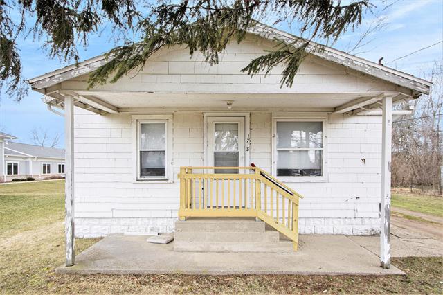 front view picture of 1718 Henson Avenue, Kalamazoo, MI. 49048