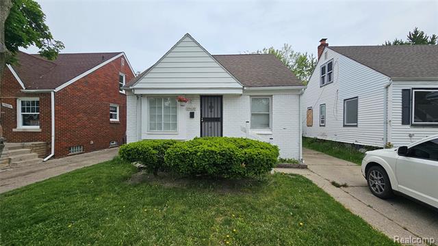front view picture of 19610 Westphalia Street, Detroit, MI. 48205