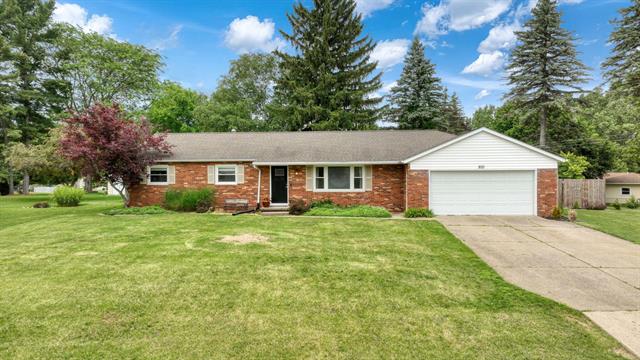 front view picture of 800 Hazelwood Boulevard, Jackson, MI. 49203