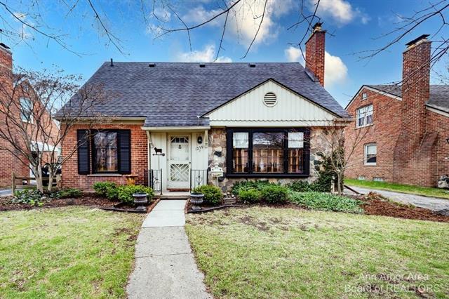front view picture of 1239 Washtenaw Road, Ypsilanti, MI. 48197