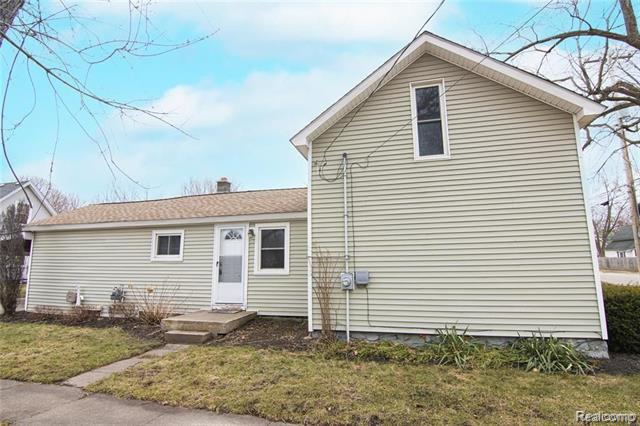 front view picture of 306 Kent Street, Durand, MI. 48429