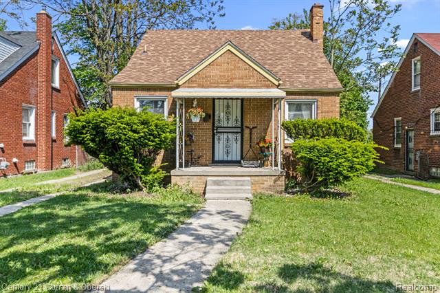front view picture of 18320 Ashton Avenue, Detroit, MI. 48219