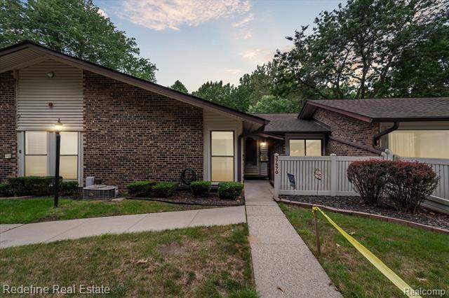 front view picture of 37570 Barkridge Circle, Westland, MI. 48185