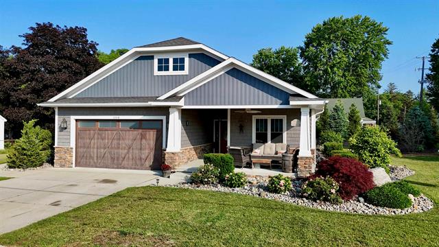 front view picture of 308 W Hosmer Street, Saint Charles, MI. 48655
