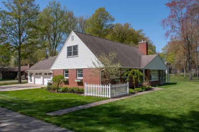 front view picture of 21687 Shiawassee Drive, Cassopolis, MI. 49031